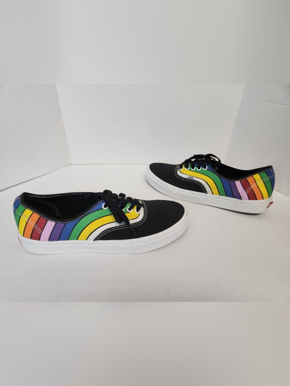 Vans Black Refract Rainbow Low Top Sneakers Mens 10 Style 500714 Authentic Pride